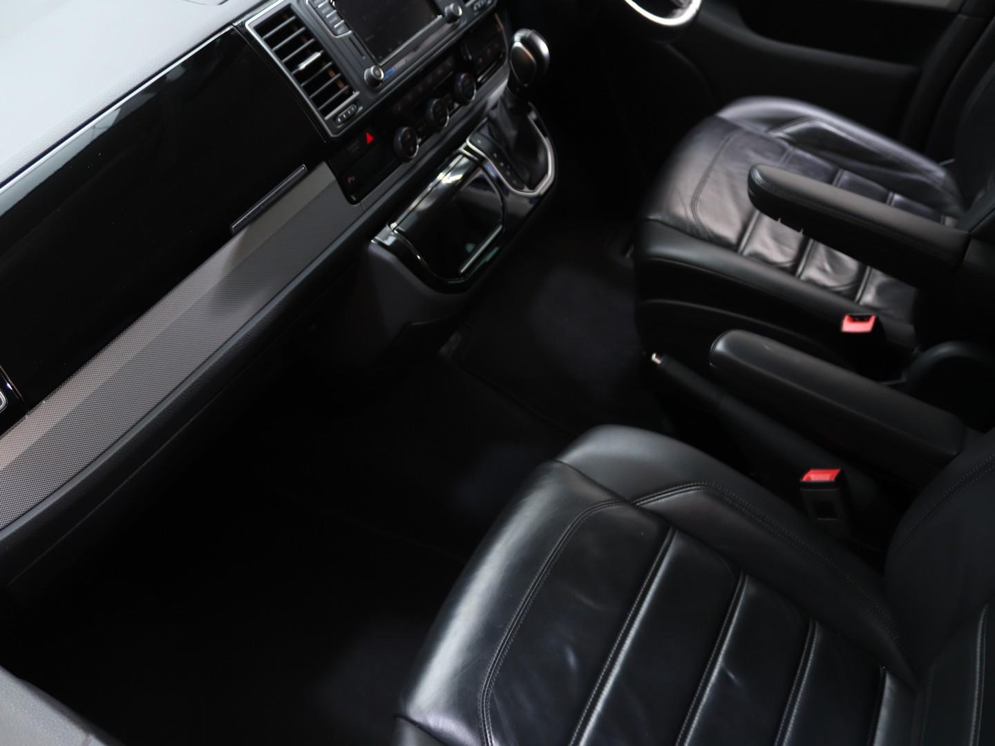 Volkswagen Caravelle - Image 12