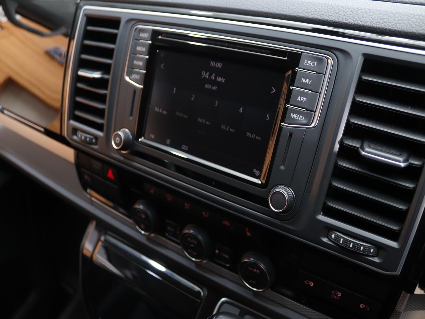 Volkswagen Caravelle - Image 10