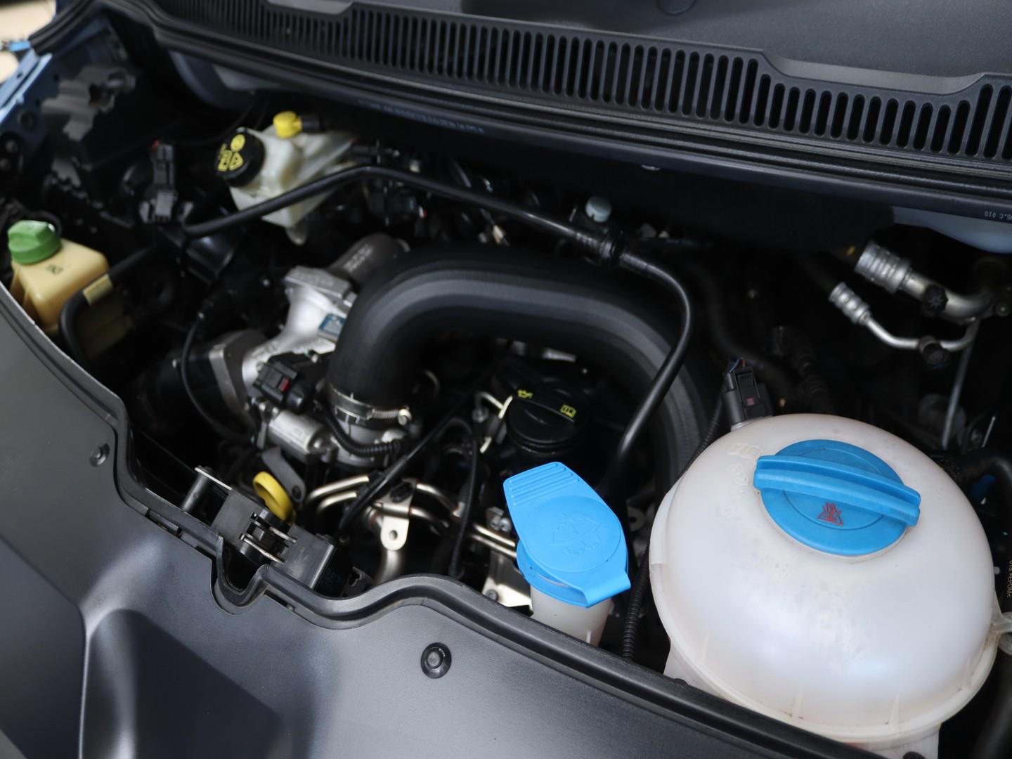 Volkswagen Caravelle - Image 14