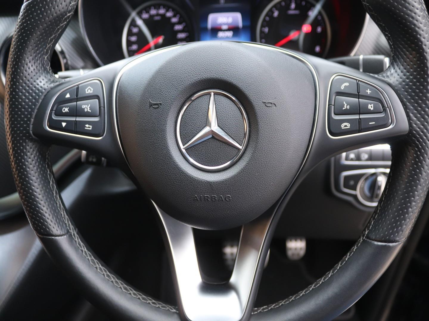 Mercedes-Benz V-Class - Image 10