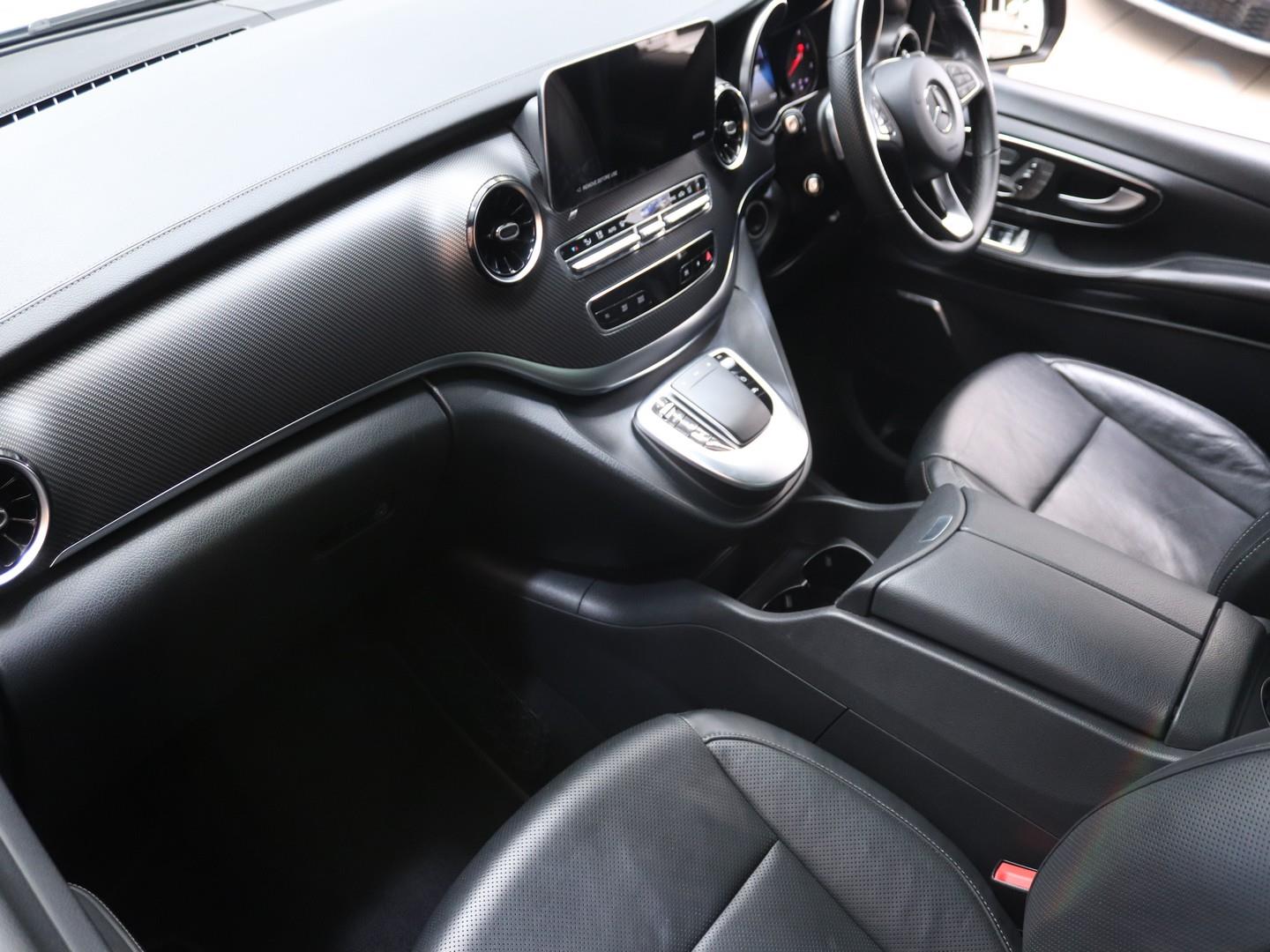 Mercedes-Benz V-Class - Image 13