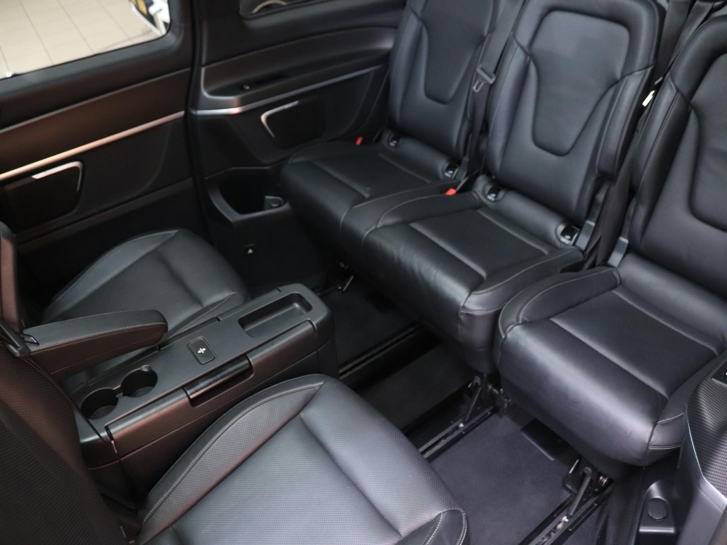 Mercedes-Benz V-Class - Image 14