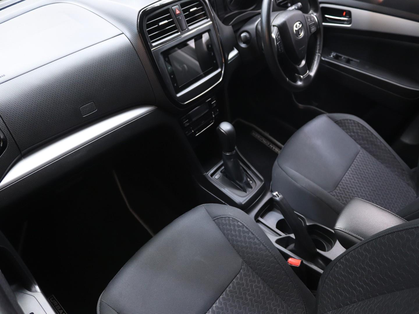 Toyota Urban Cruiser - Image 12