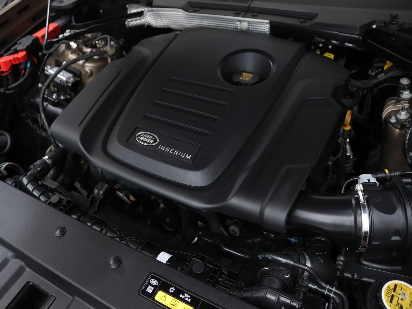 Land Rover Defender 110 D240 X-Dynamic SE (2021) - Image 15