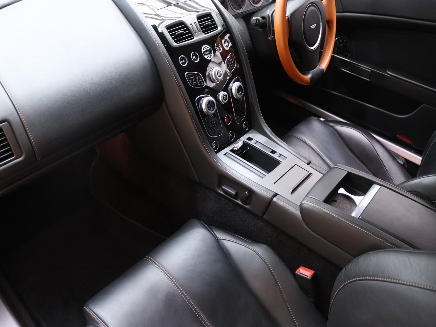 Aston Martin Vantage Coupe (2016) - Image 12