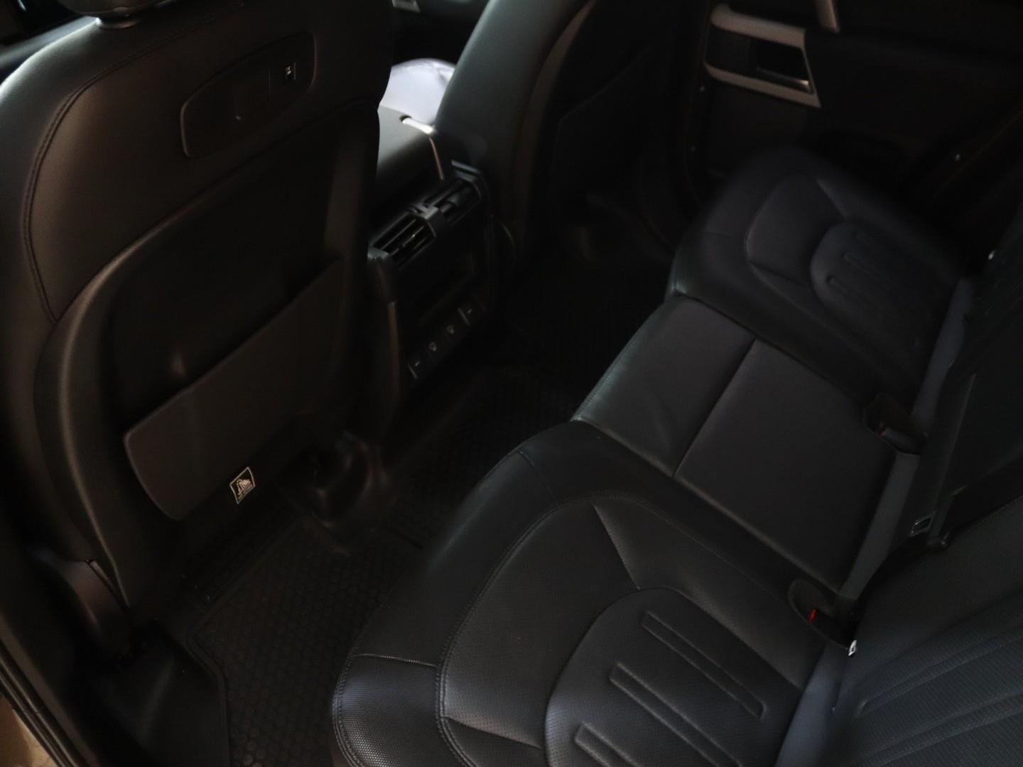 Land Rover Defender 110 D240 X-Dynamic SE (2021) - Image 14