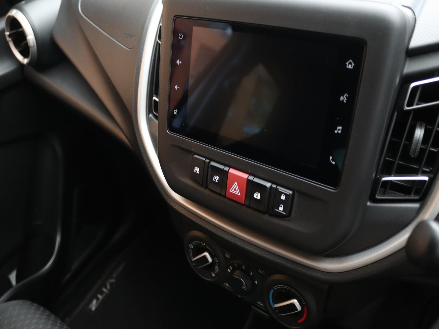 Toyota Vitz 1.0 XR Manual (2025) - Image 11