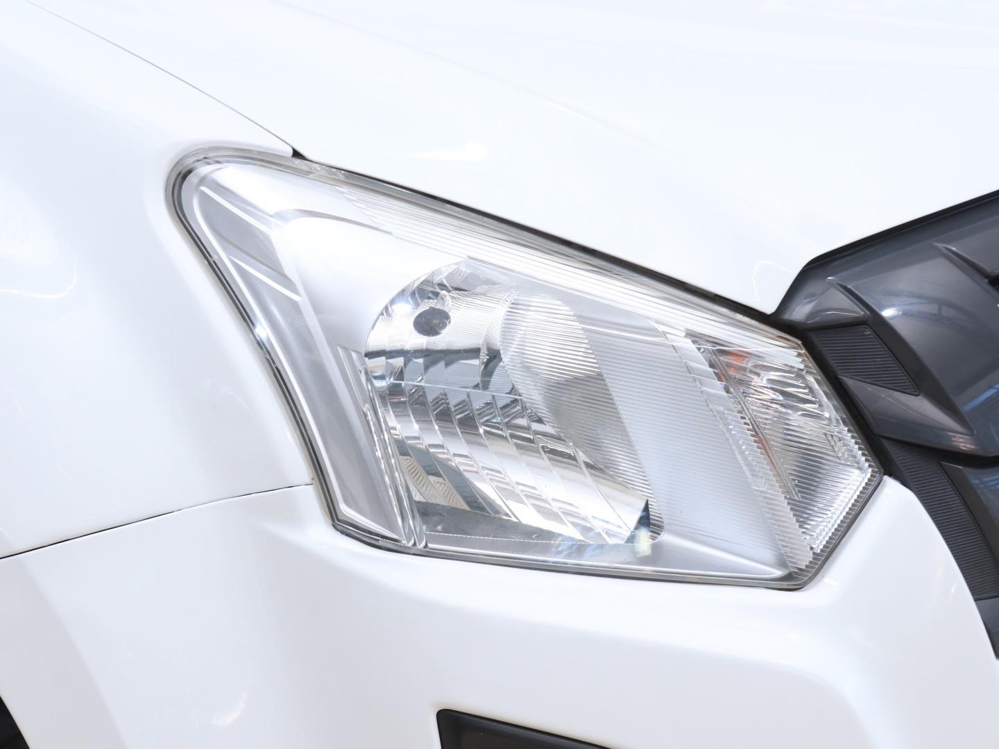 Isuzu D-Max 250 Fleetside Safety (2022) - Image 4