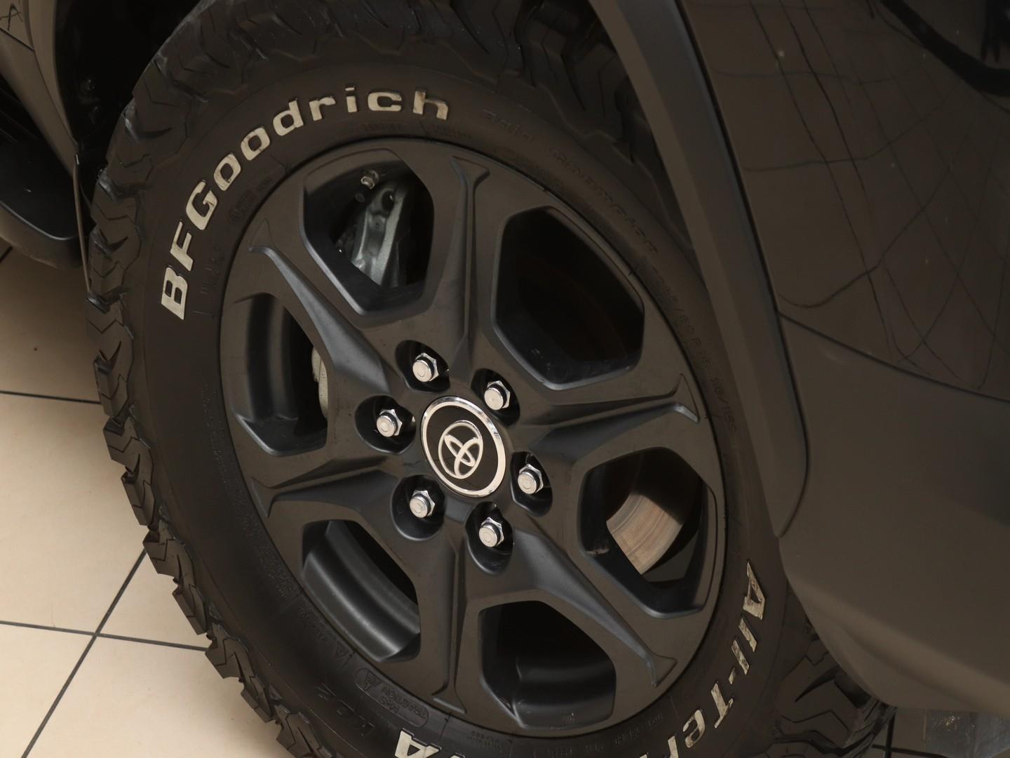 Toyota Land Cruiser 300 3.5T GR Sport (2022) - Image 6