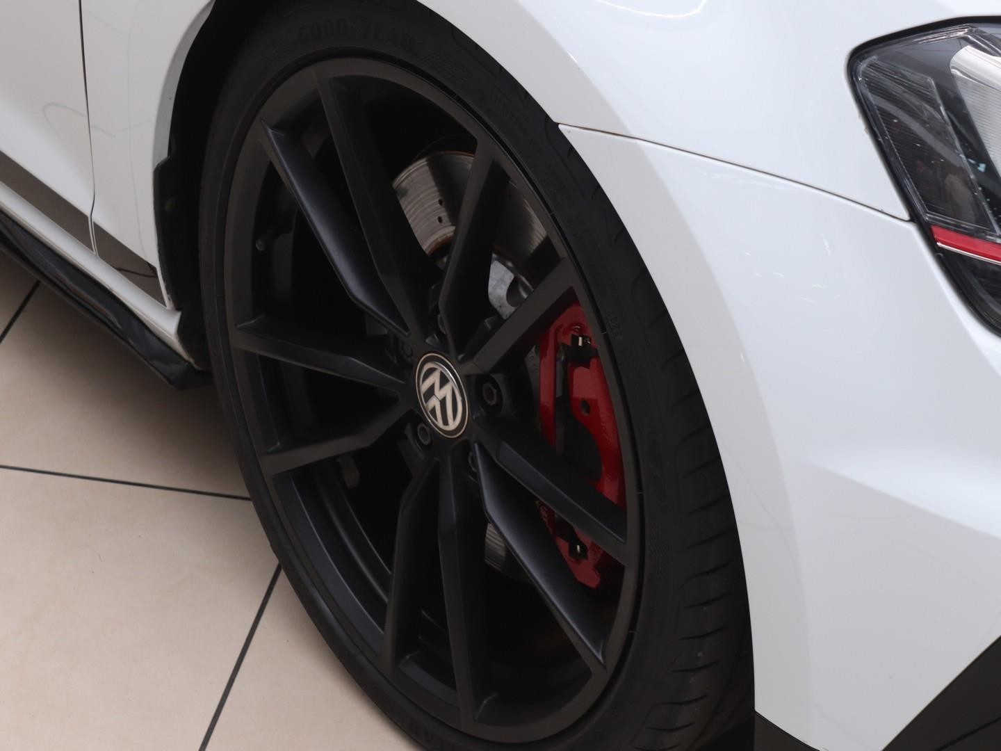 Volkswagen Golf GTI ClubSport S (2017) - Image 6