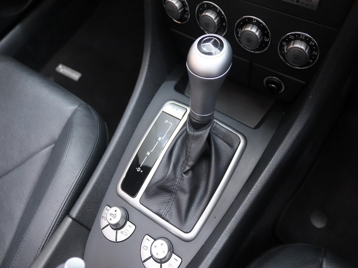 Mercedes-Benz SLK SLK200 Kompressor Auto (2006) - Image 14