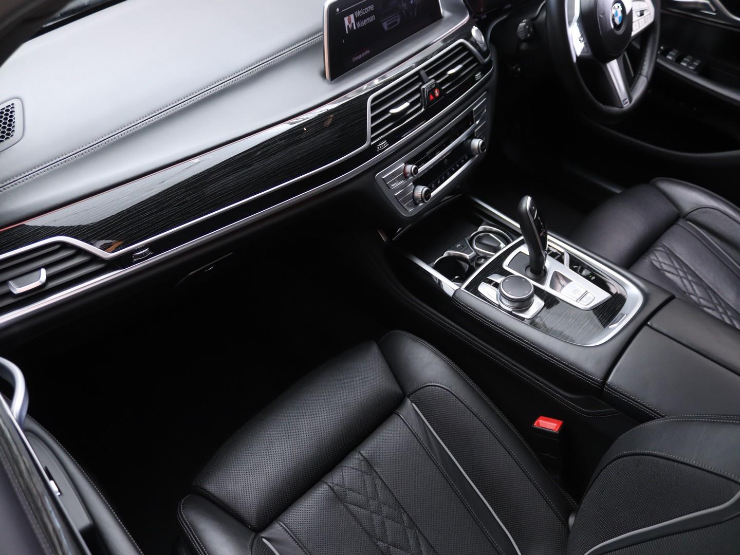 BMW 7 Series 750Li xDrive M Sport (2020) - Image 15