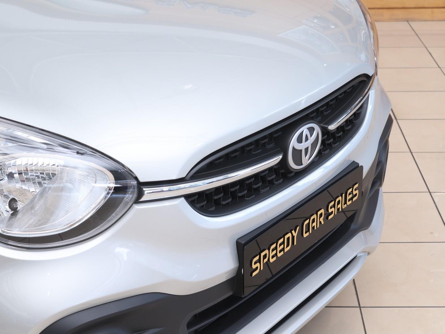 Toyota Vitz 1.0 XR Manual (2025) - Image 4