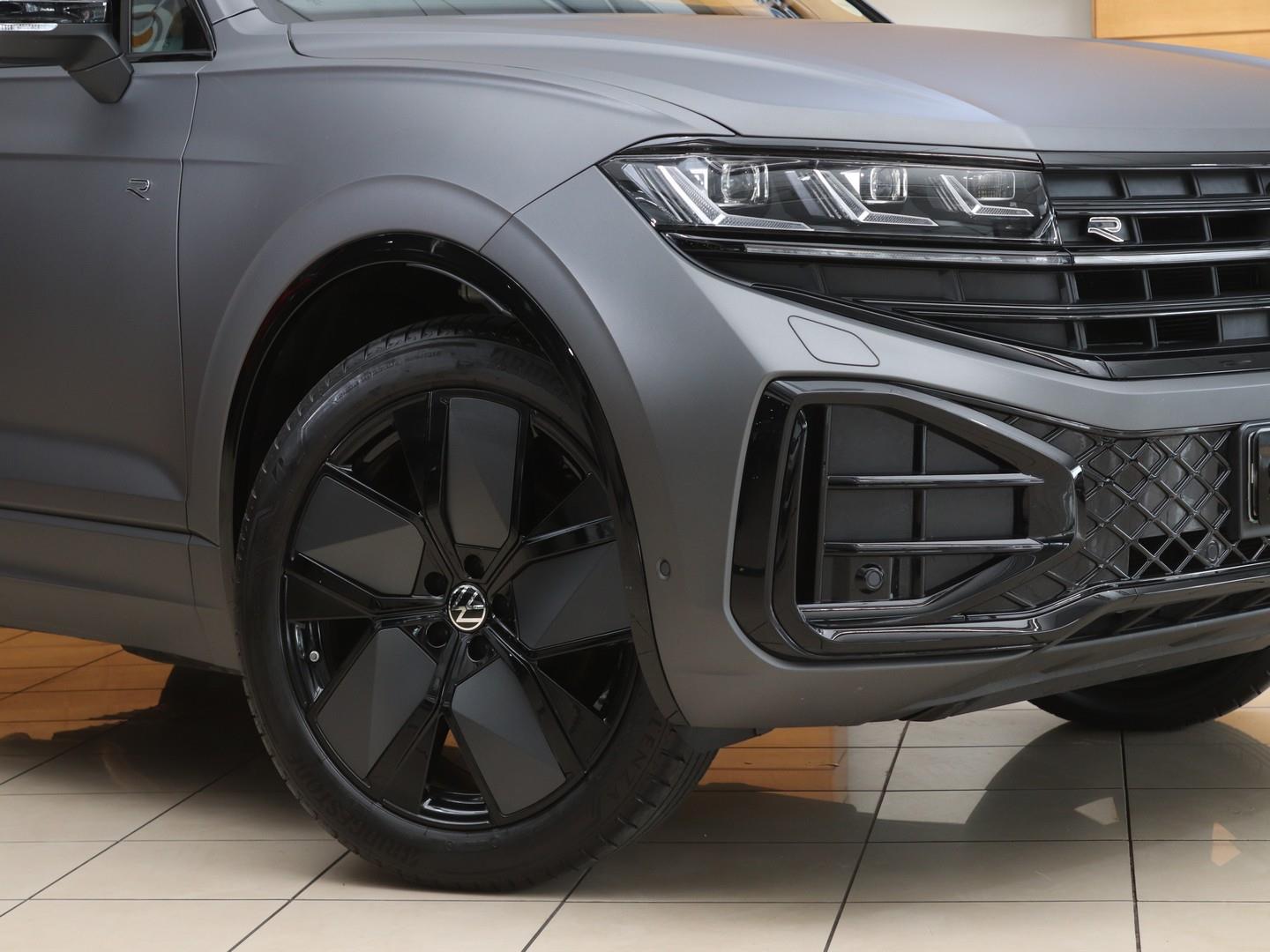 Volkswagen Touareg V6 TDI R-line (2025) - Image 2