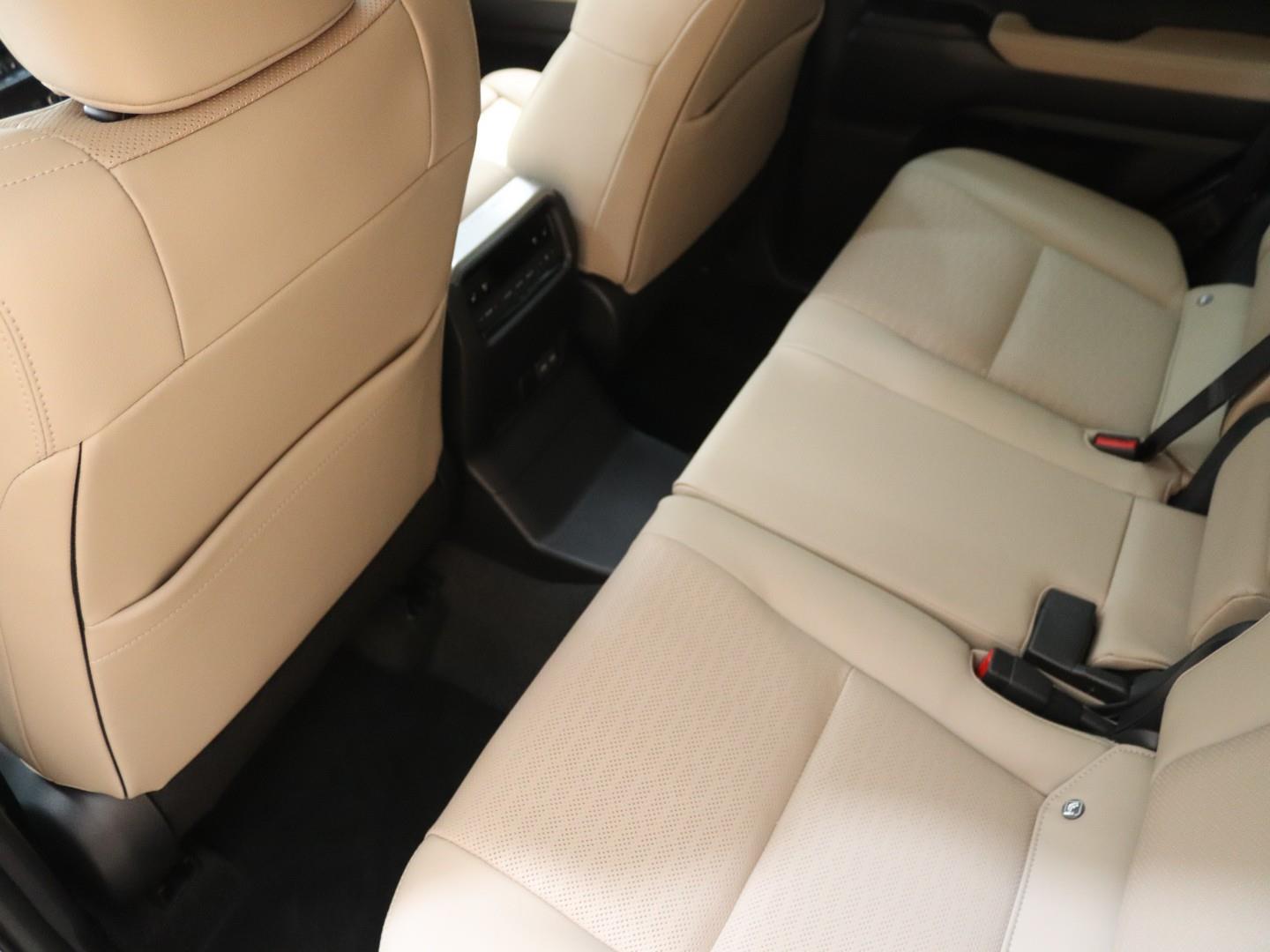 Toyota Land Cruiser Prado 2.8GD VX-L (2026) - Image 14