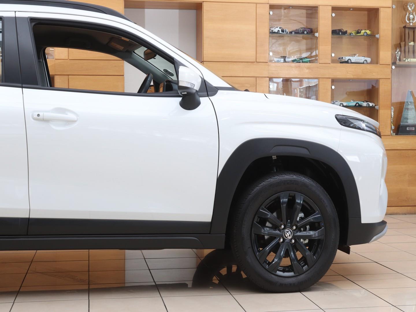 Toyota Starlet Cross 1.5 XS Auto (2025) - Image 19