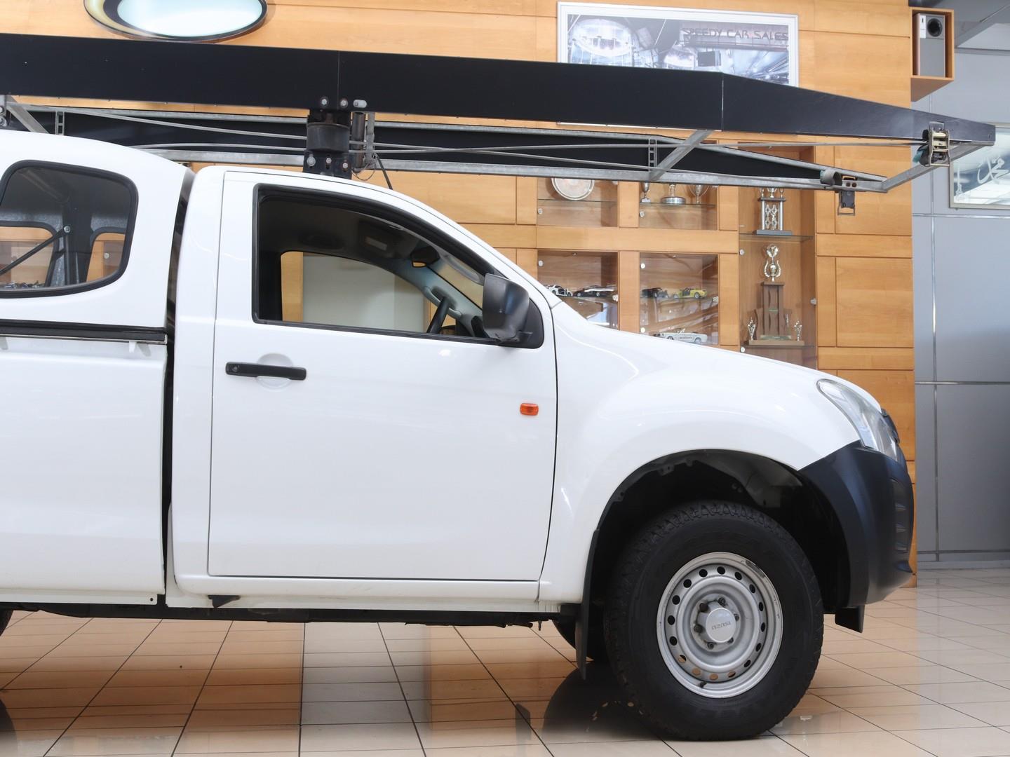 Isuzu D-Max 250 Fleetside Safety (2022) - Image 18