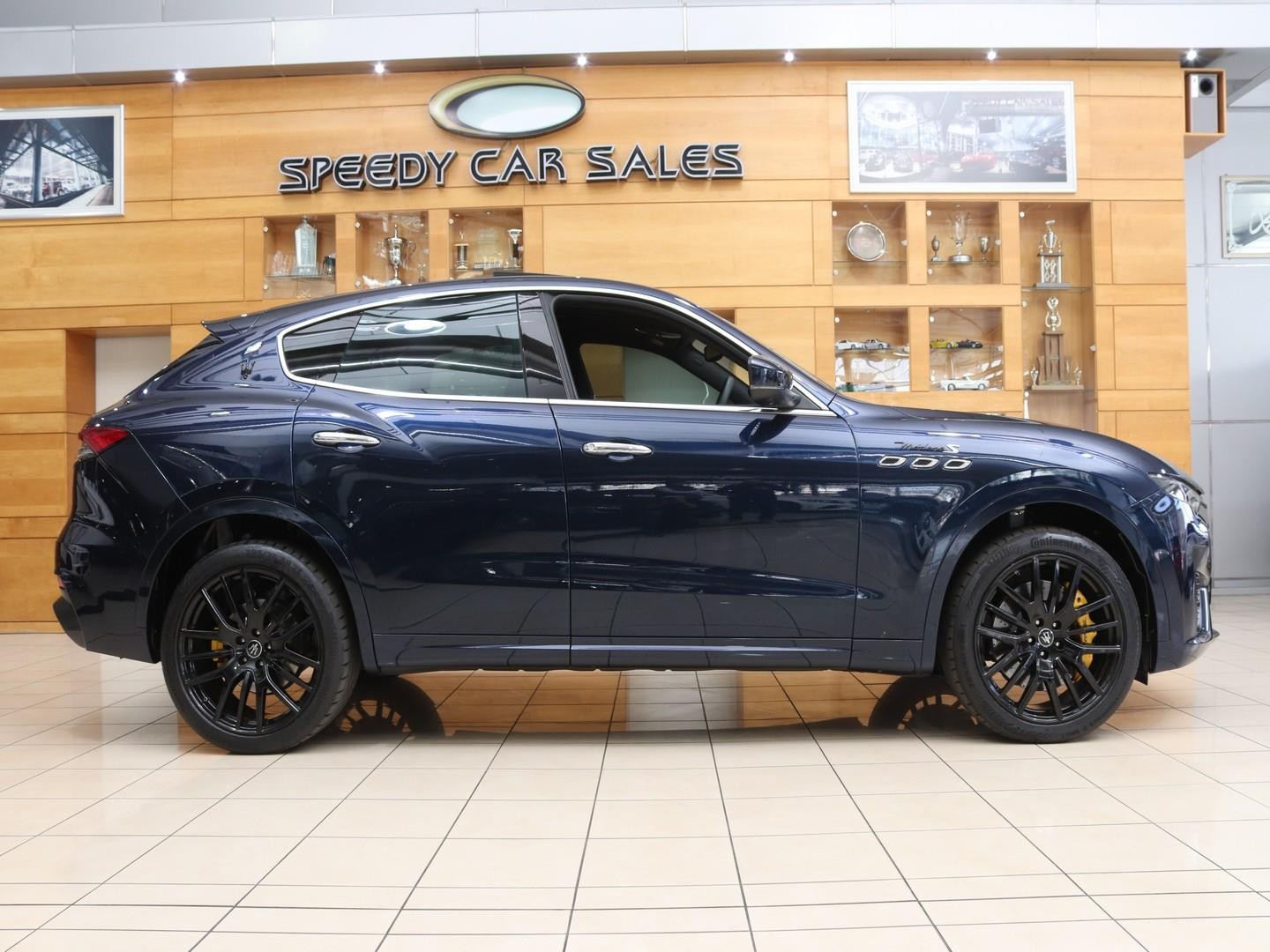 Maserati Levante Modena S (2022) - Image 16