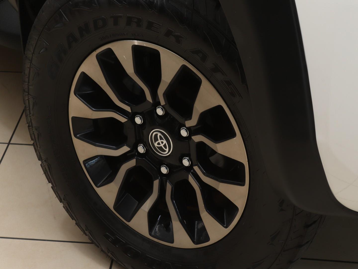 Toyota Hilux 2.4GD-6 Xtra Cab Raider Auto (2021) - Image 6