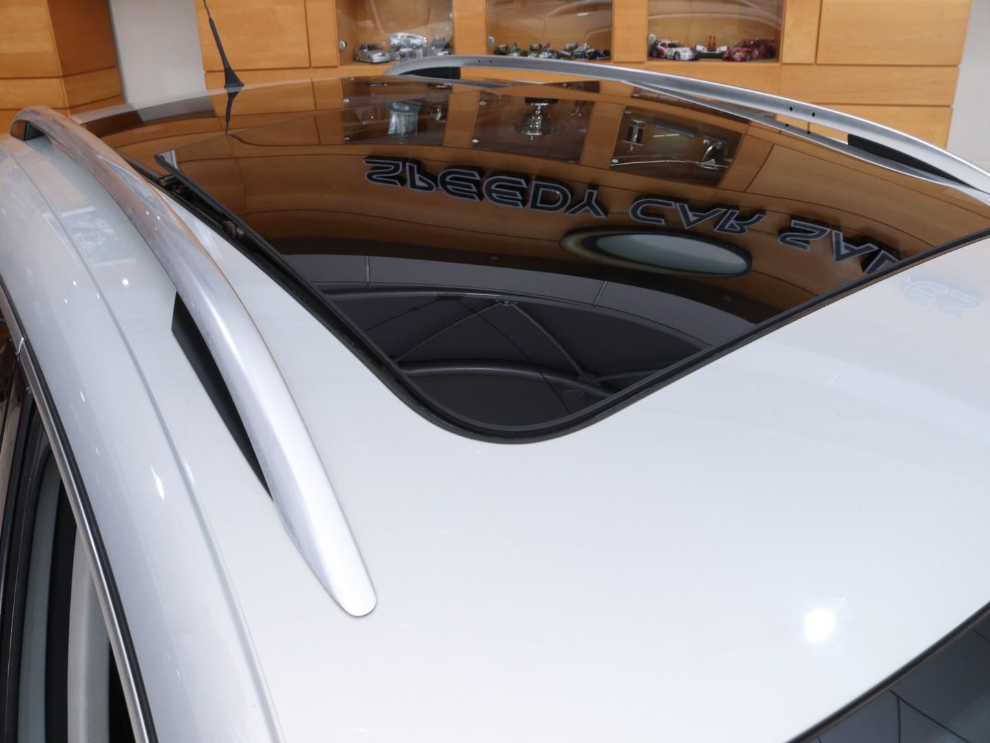 Volkswagen Tiguan 2.0TDI Sport&Style 4Motion Auto (2010) - Image 8