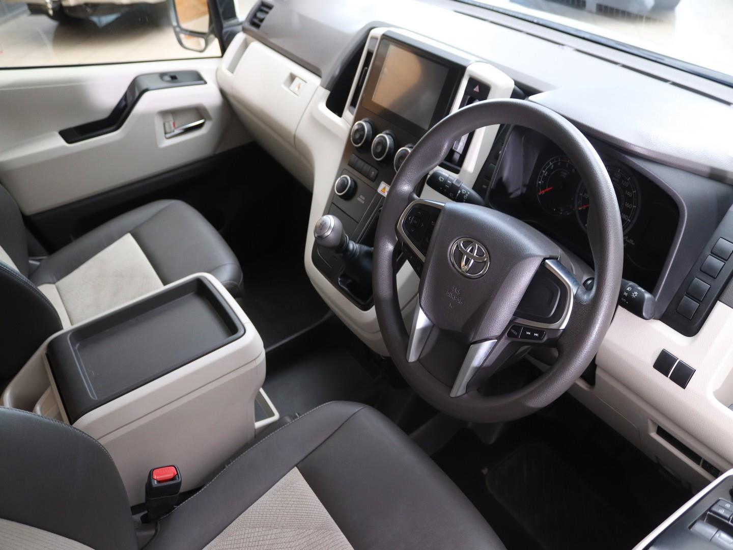 Toyota Quantum 2.8 SlWB Bus 14-seater GL Manual (2024) - Image 8