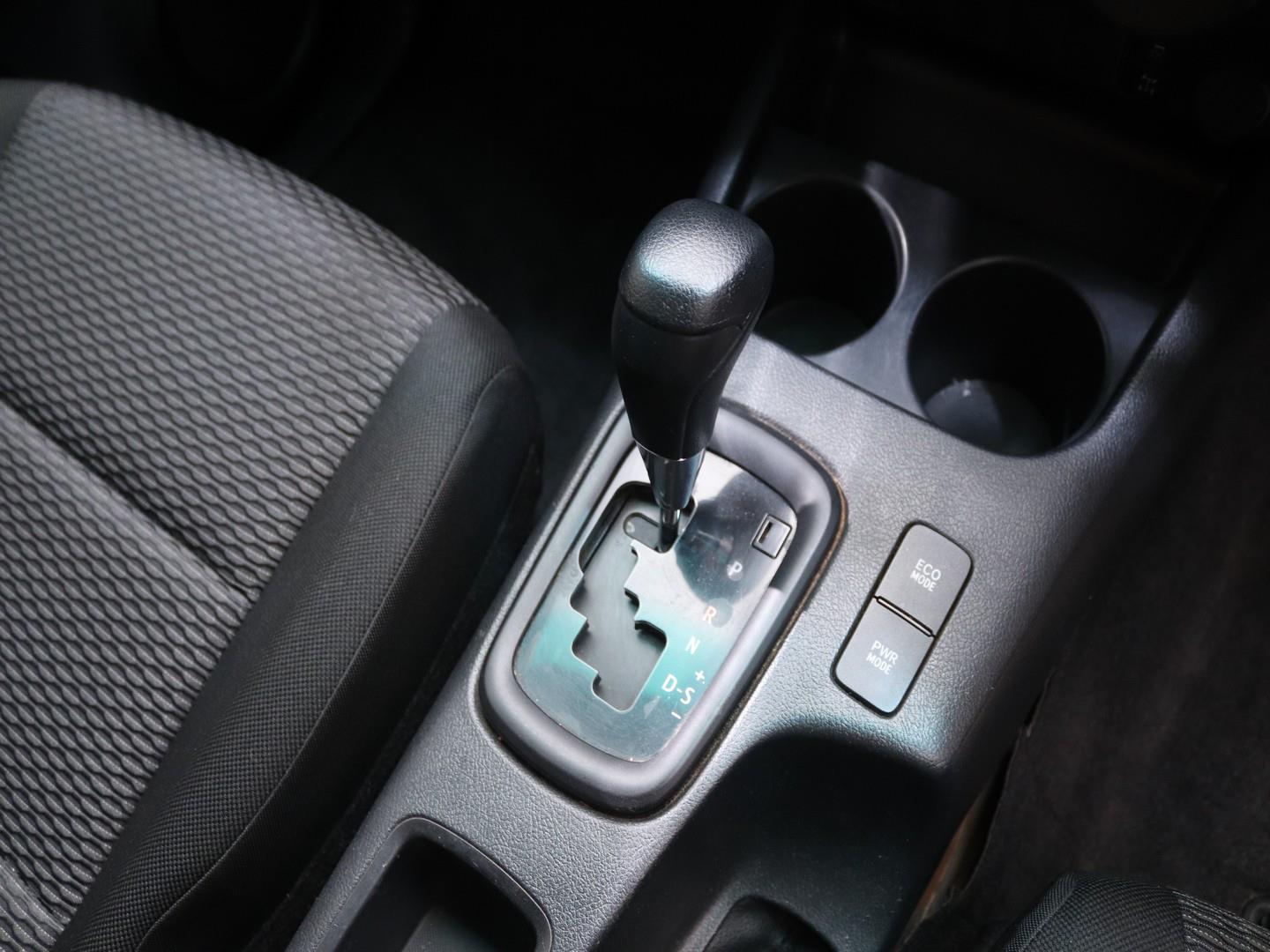 Toyota Hilux 2.4GD-6 Xtra Cab Raider Auto (2021) - Image 11