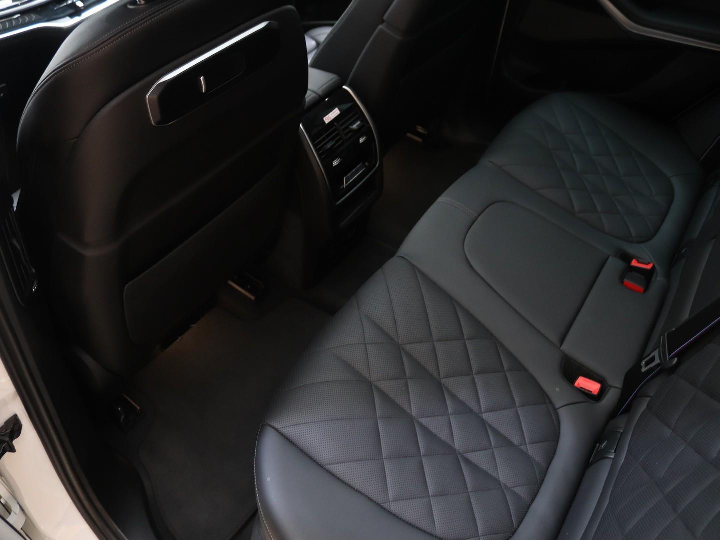 BMW X5 xDrive30d M Sport (2024) - Image 14