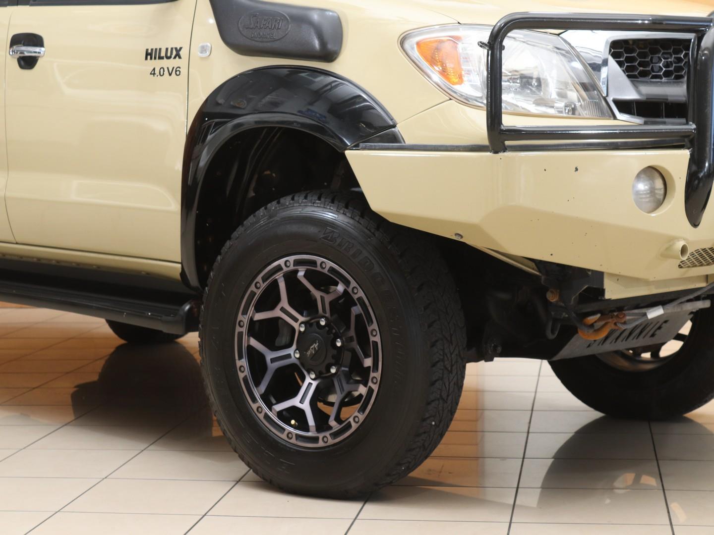 Toyota Hilux V6 4.0 Double Cab 4x4 Raider (2007) - Image 2