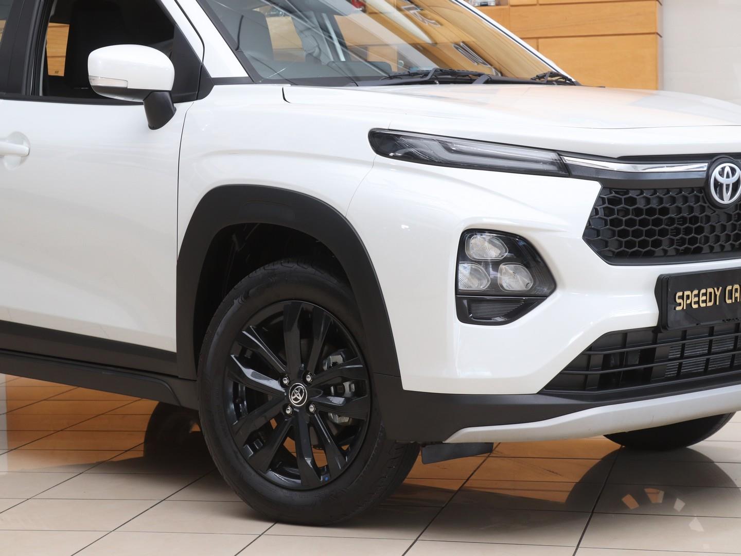 Toyota Starlet Cross 1.5 XS Auto (2025) - Image 2