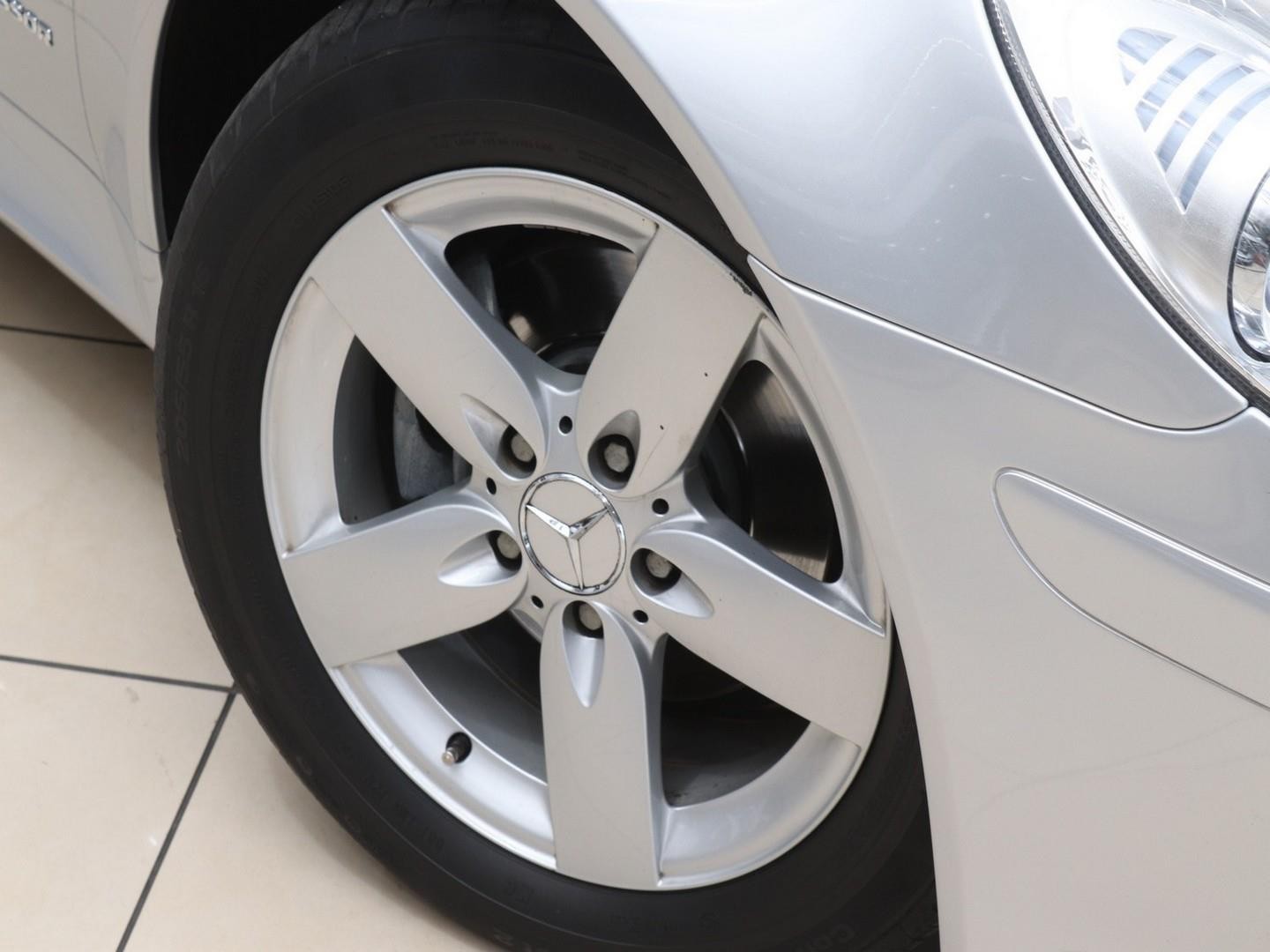 Mercedes-Benz SLK SLK200 Kompressor Auto (2006) - Image 8