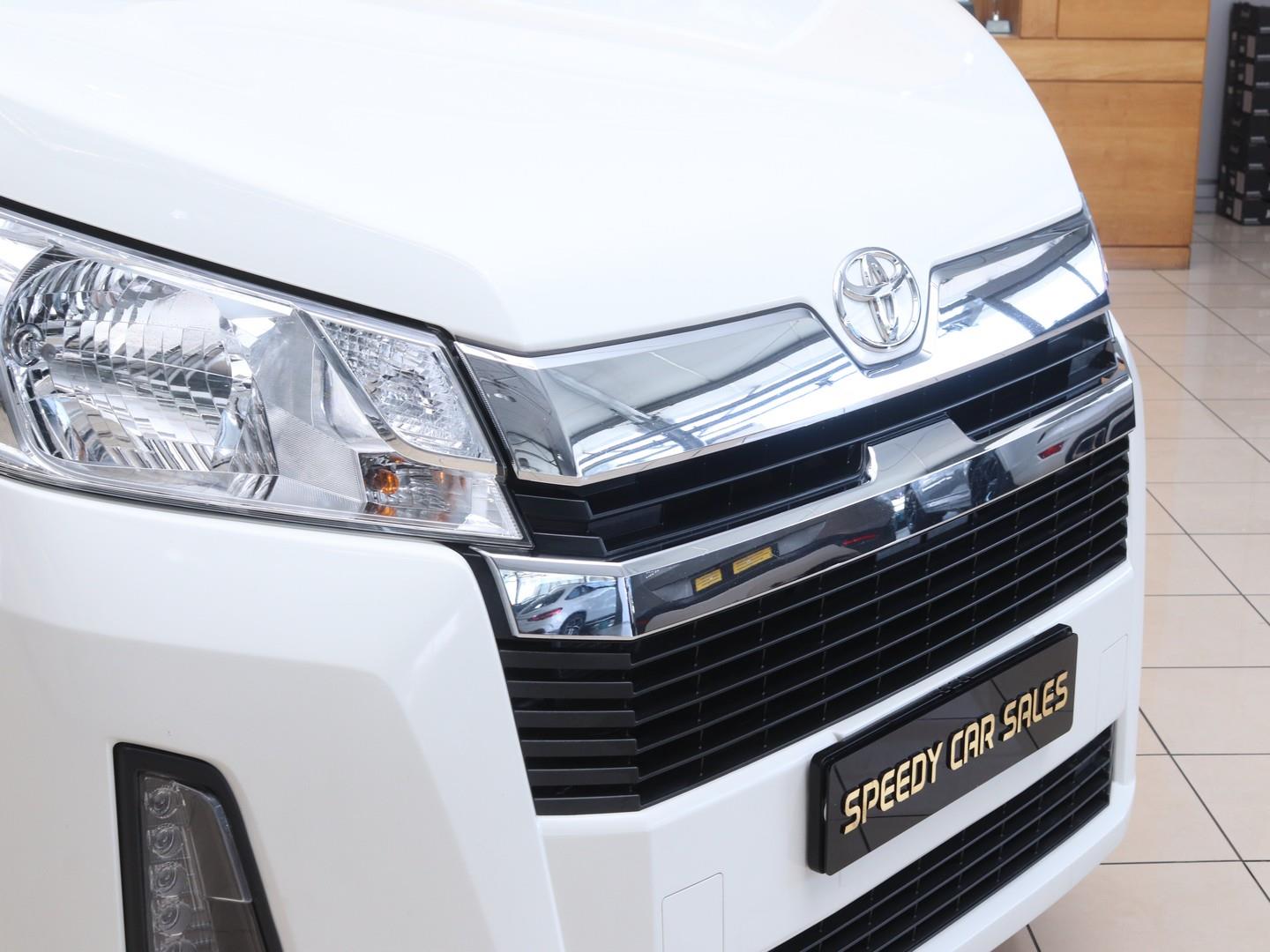 Toyota Quantum 2.8 SlWB Bus 14-seater GL Manual (2024) - Image 5