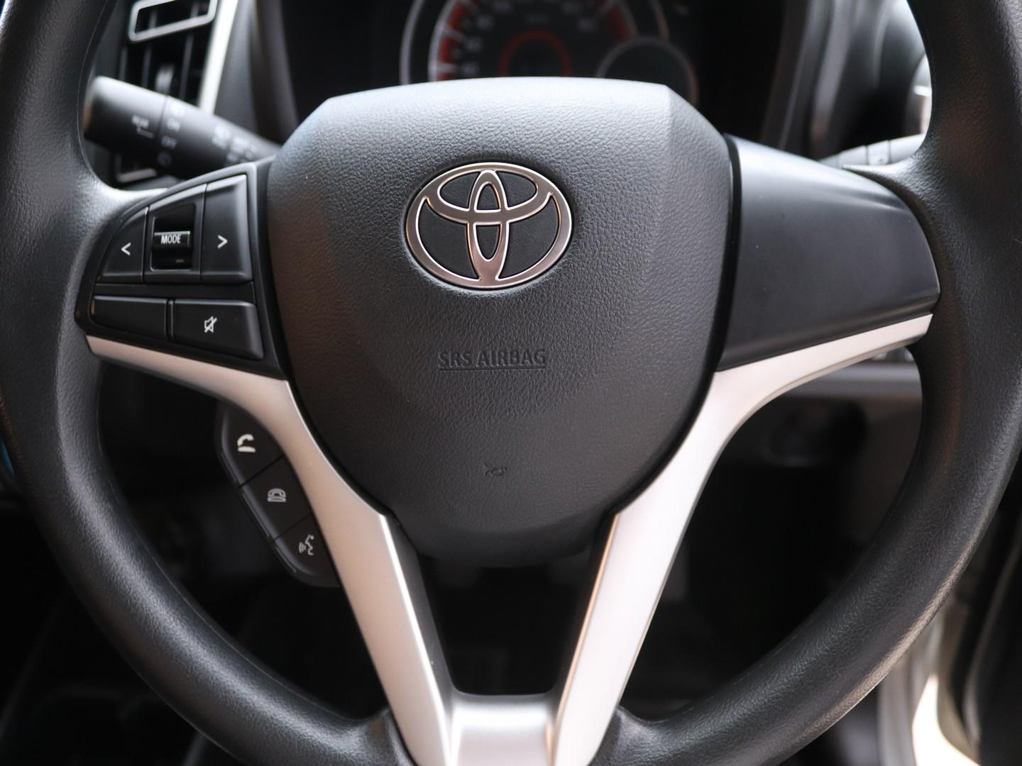 Toyota Vitz 1.0 XR Manual (2025) - Image 9