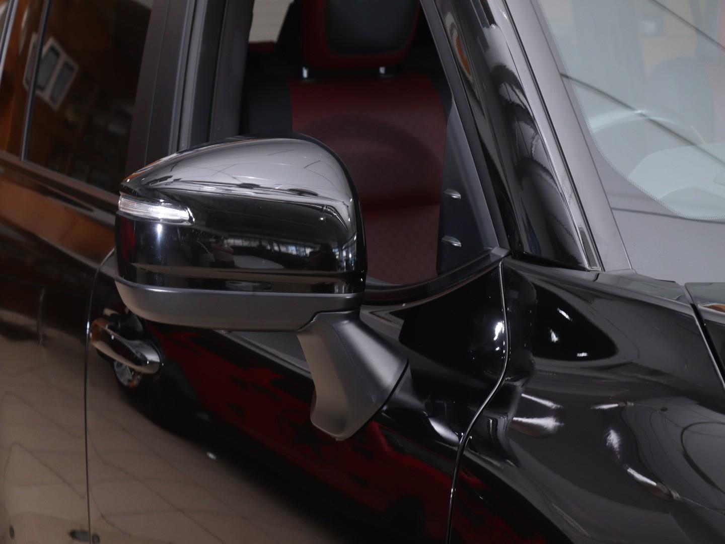 Toyota Land Cruiser 300 3.5T GR Sport (2022) - Image 7