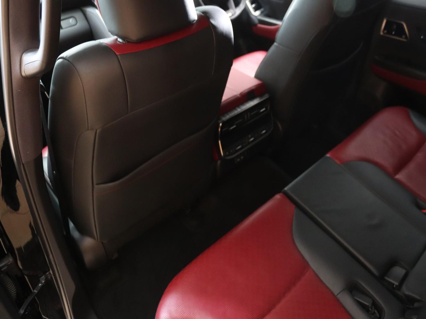 Toyota Land Cruiser 300 3.5T GR Sport (2022) - Image 15