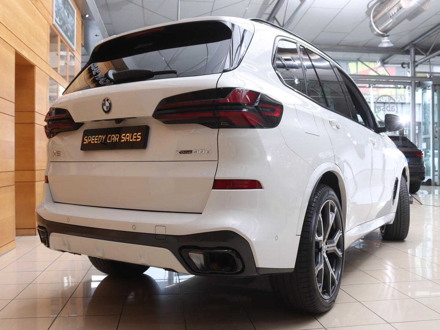 BMW X5 xDrive30d M Sport (2024) - Image 16