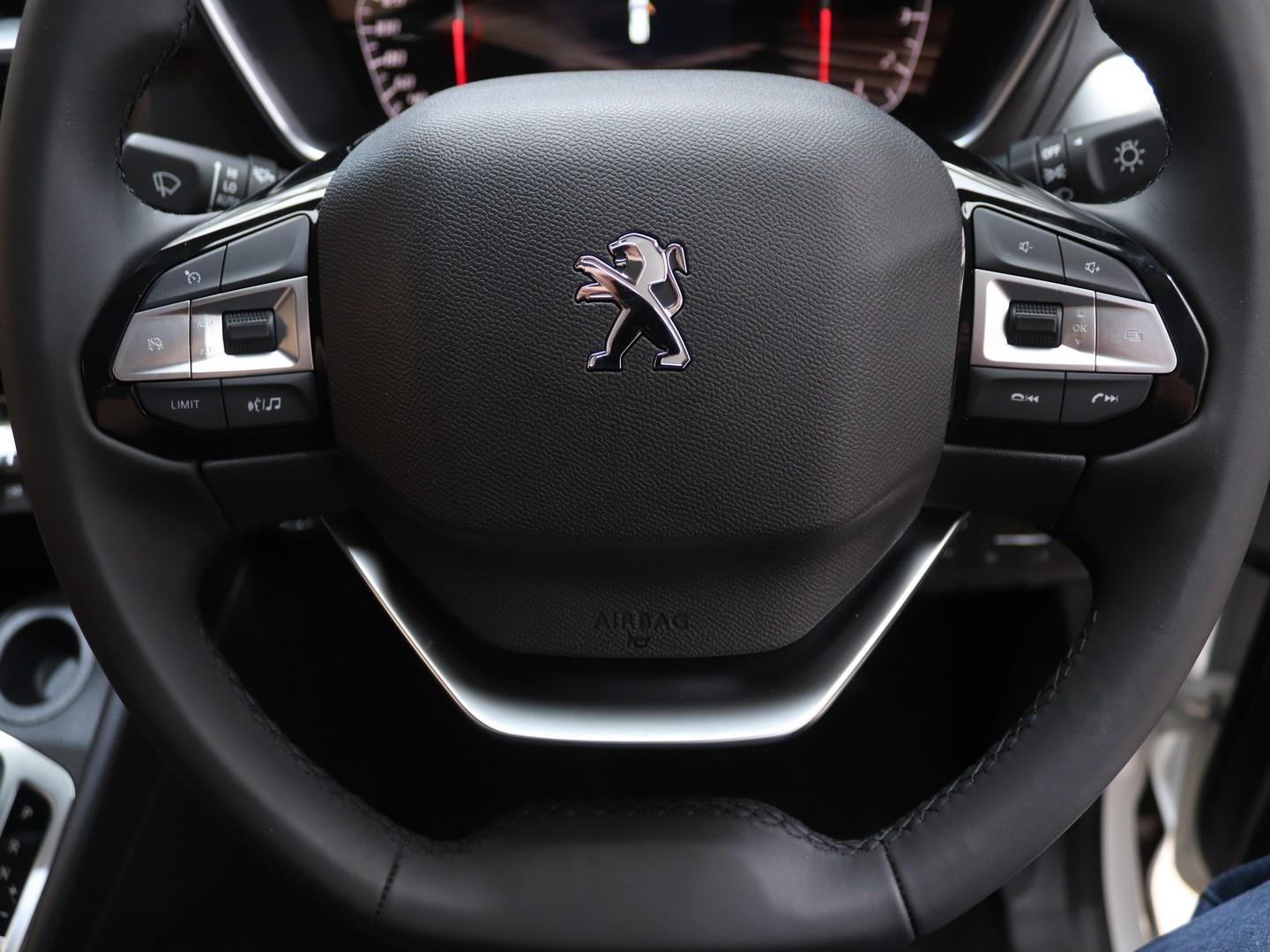 Peugeot Landtrek 1.9D Allure (2025) - Image 9