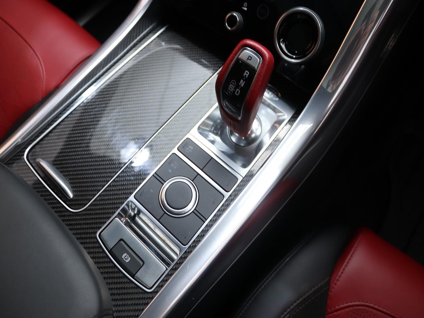 Land Rover Range Rover Sport SVR (2019) - Image 12