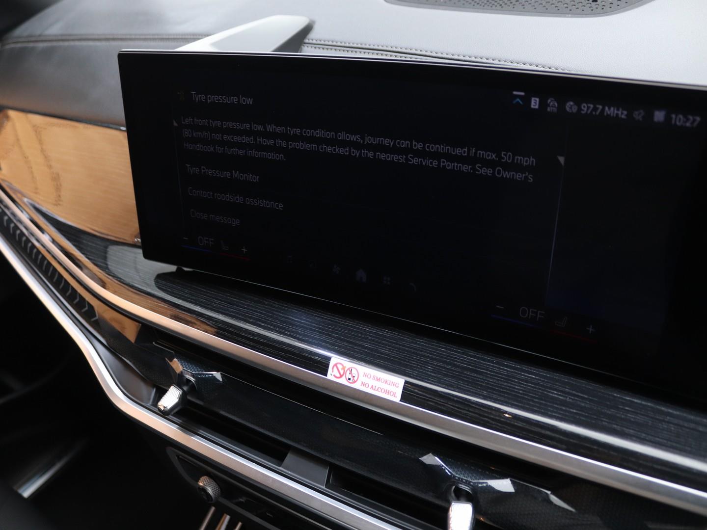 BMW X5 xDrive30d M Sport (2024) - Image 11