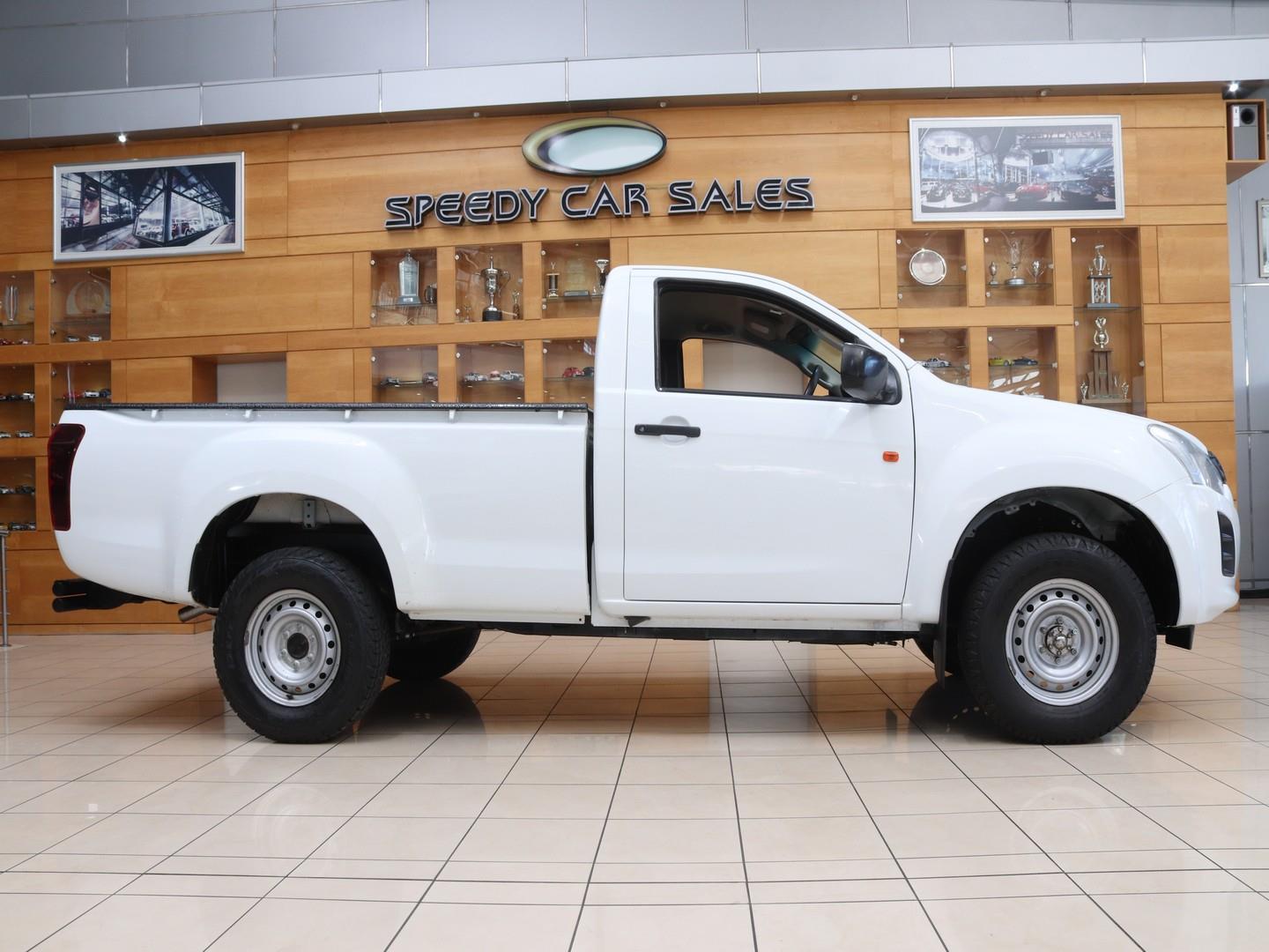 Isuzu D-Max 250 Fleetside Safety (2022) - Image 14