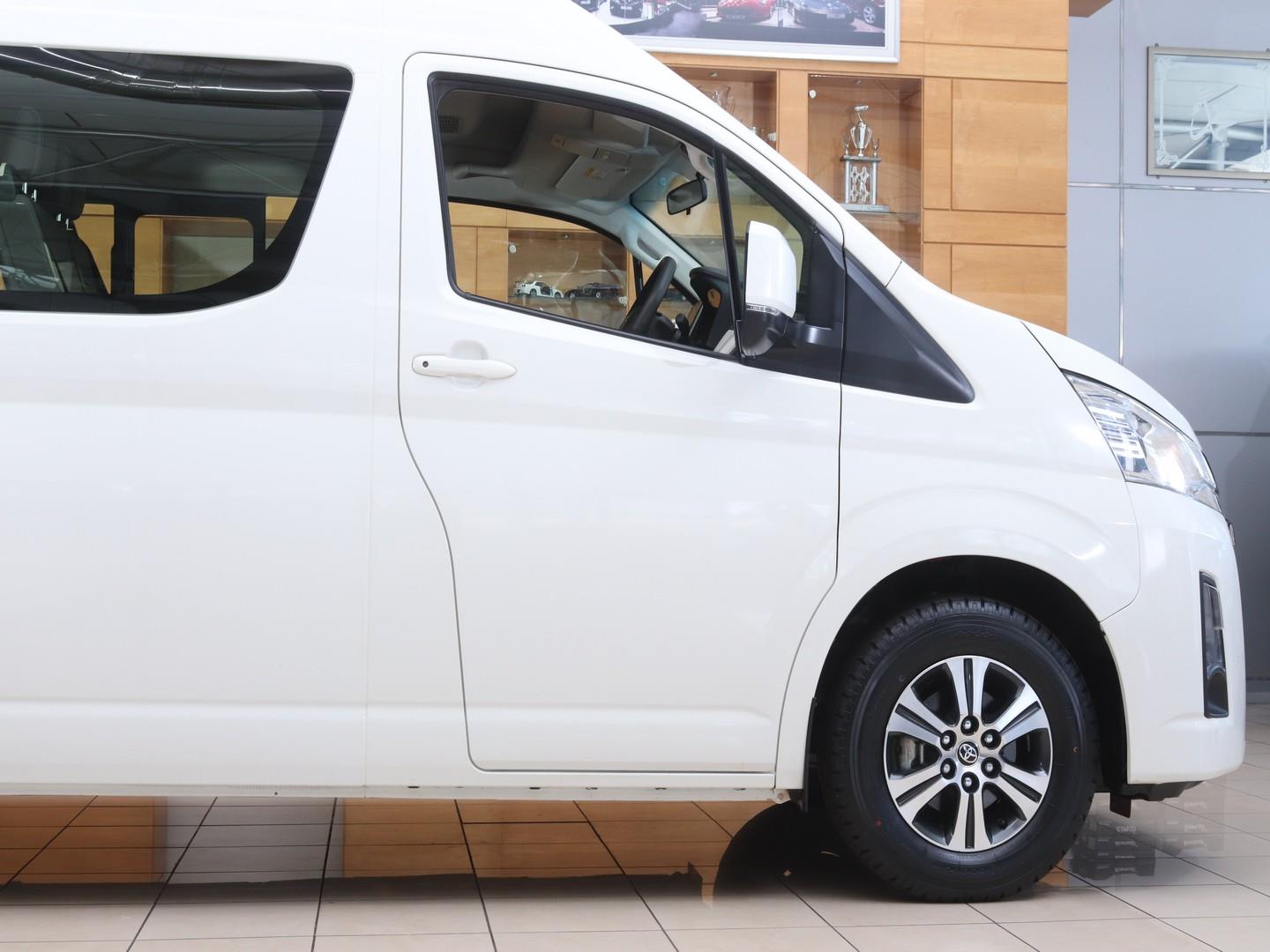 Toyota Quantum 2.8 SlWB Bus 14-seater GL Manual (2024) - Image 18