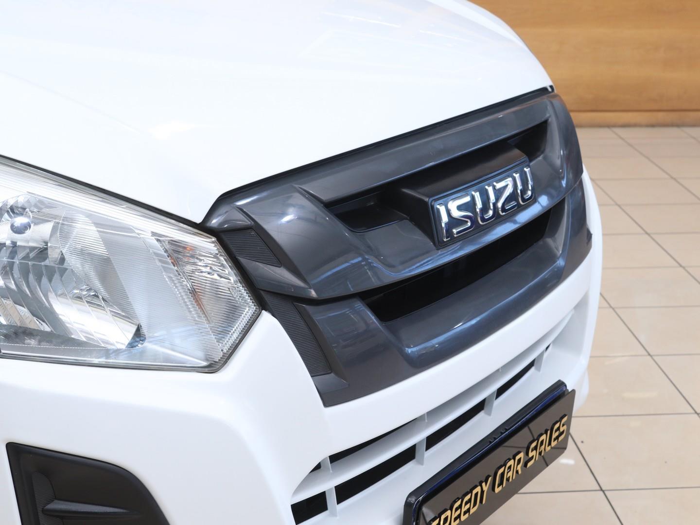 Isuzu D-Max 250 Fleetside Safety (2022) - Image 5