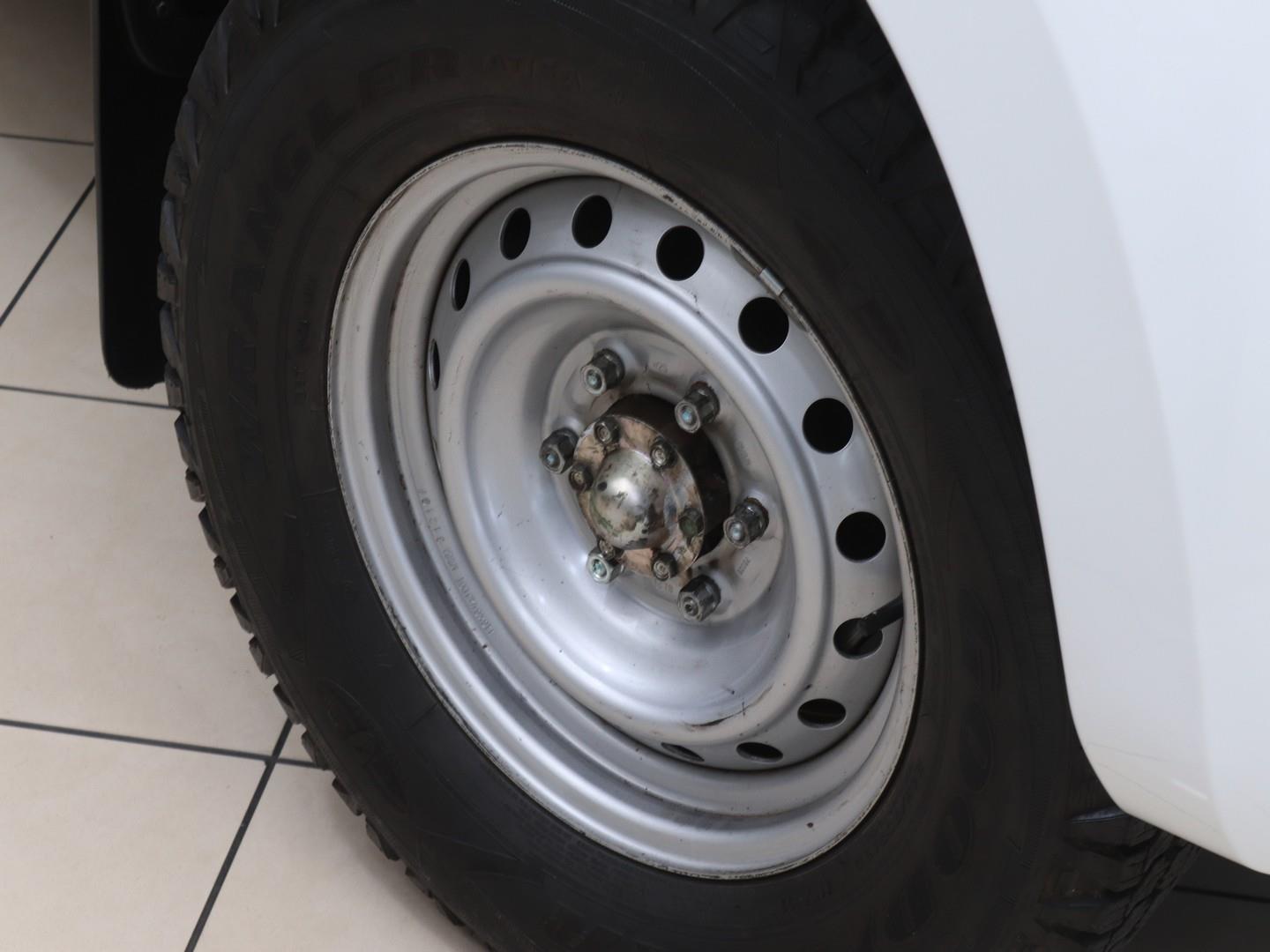 Isuzu D-Max 250 Fleetside Safety (2022) - Image 6