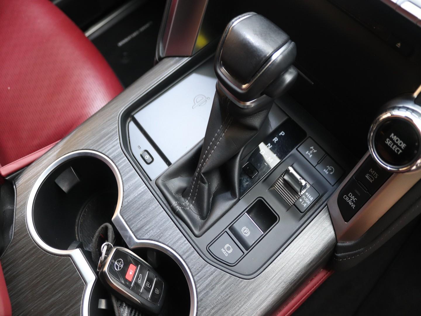 Toyota Land Cruiser 300 3.5T GR Sport (2022) - Image 13