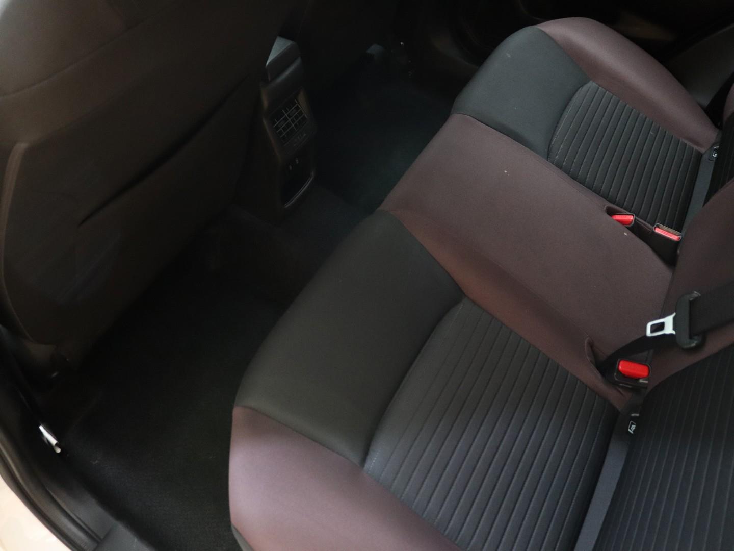 Toyota Starlet Cross 1.5 XS Auto (2025) - Image 15