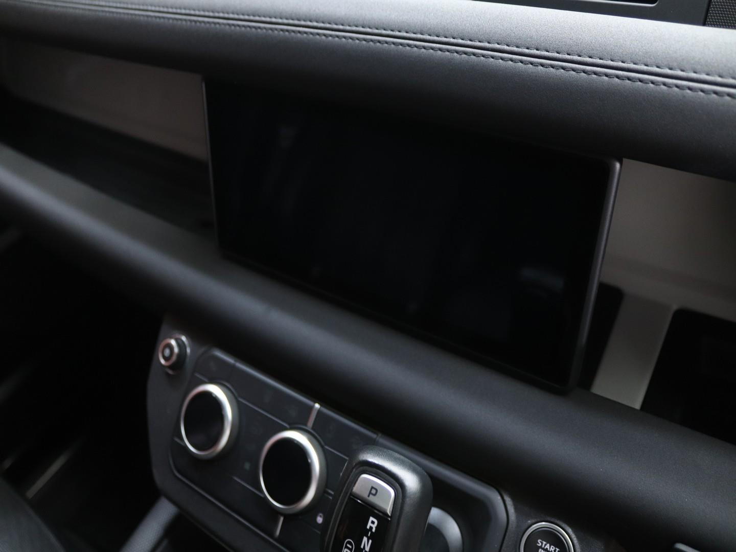 Land Rover Defender 110 D240 X-Dynamic SE (2021) - Image 11