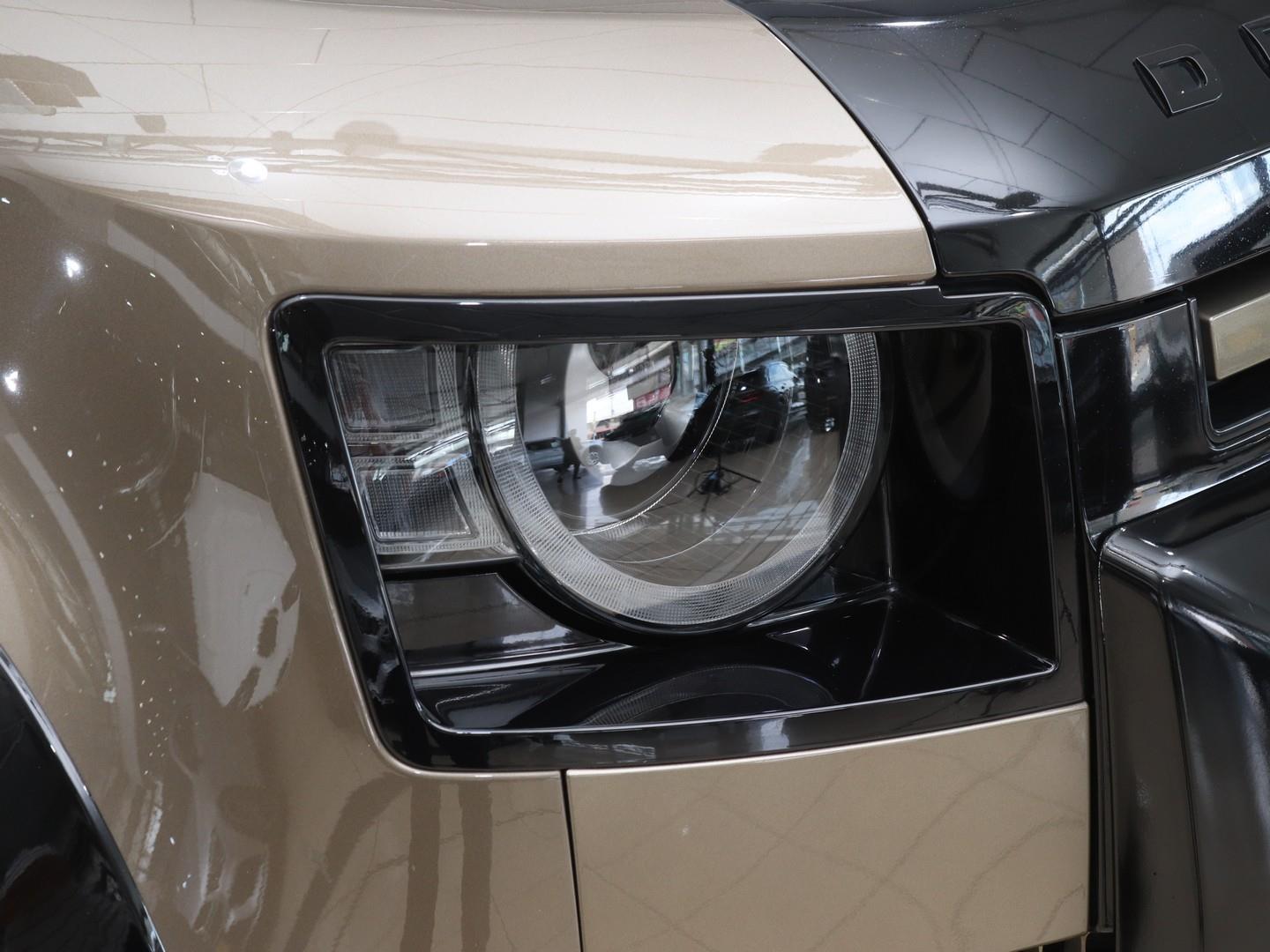 Land Rover Defender 110 D240 X-Dynamic SE (2021) - Image 4