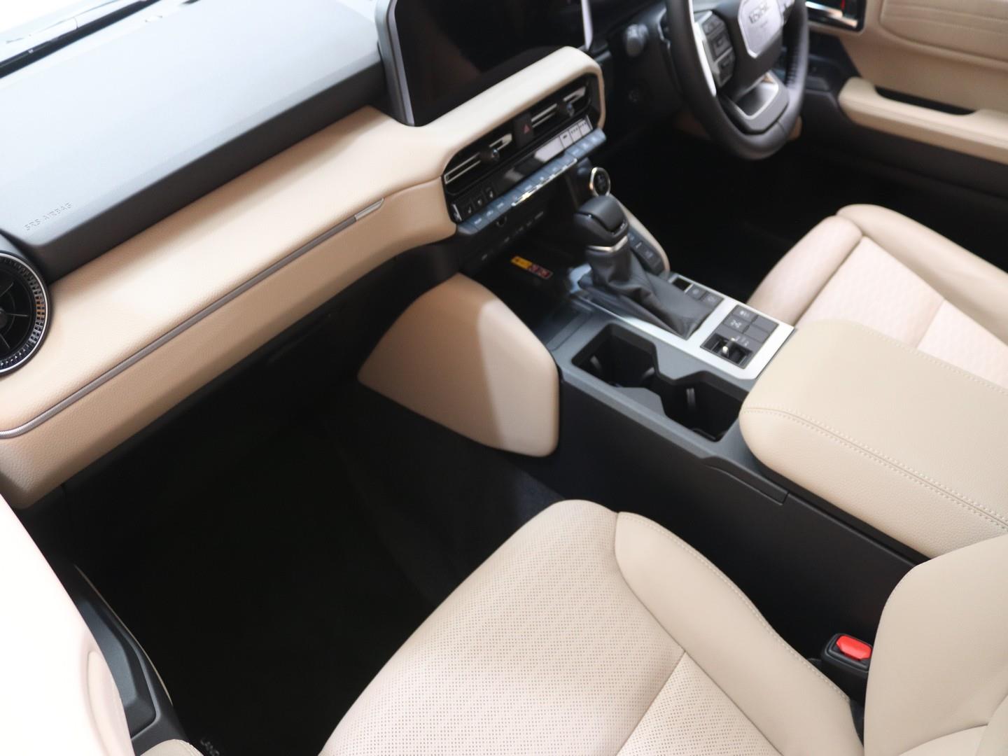 Toyota Land Cruiser Prado 2.8GD VX-L (2026) - Image 13