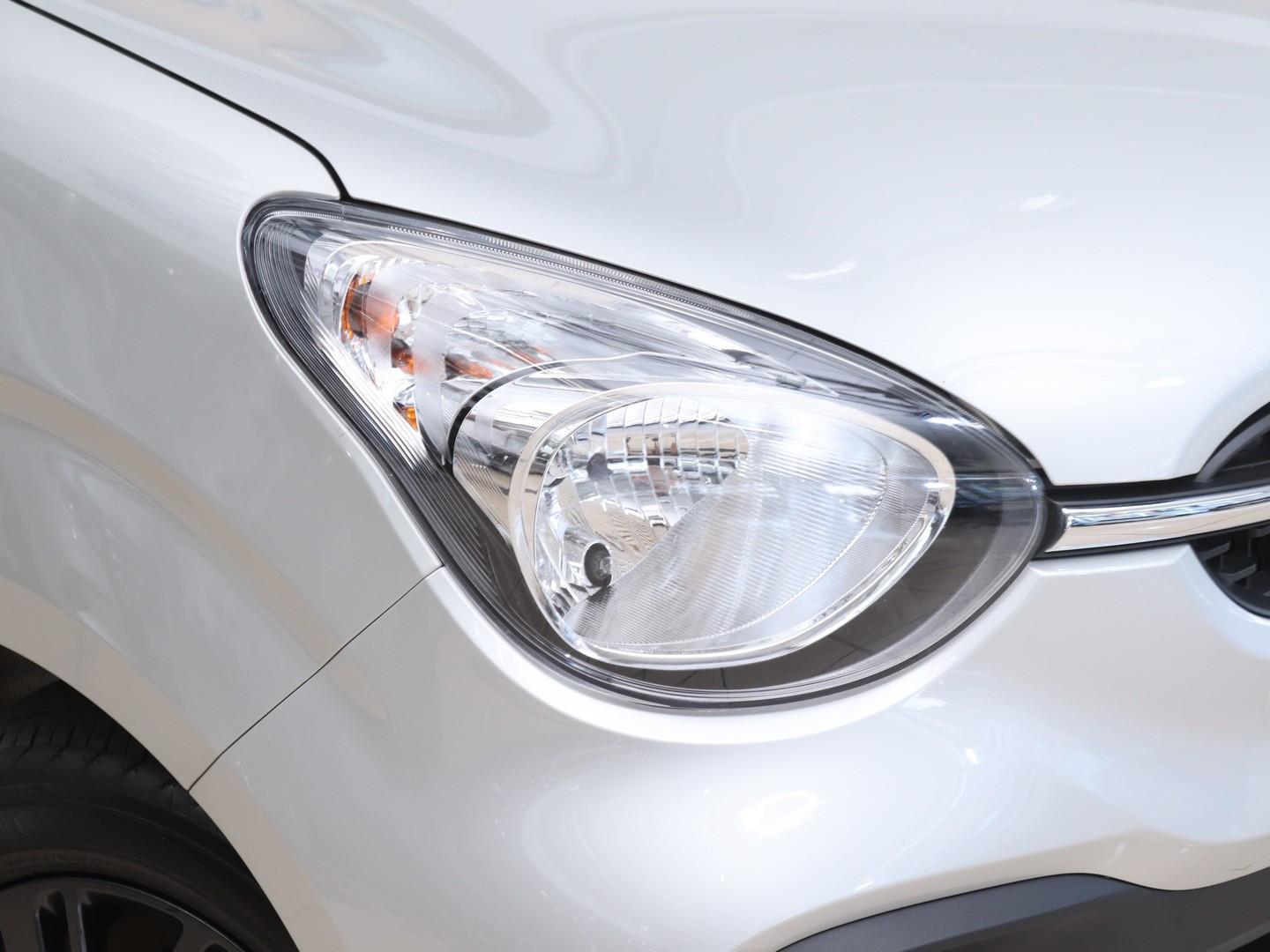 Toyota Vitz 1.0 XR Manual (2025) - Image 5