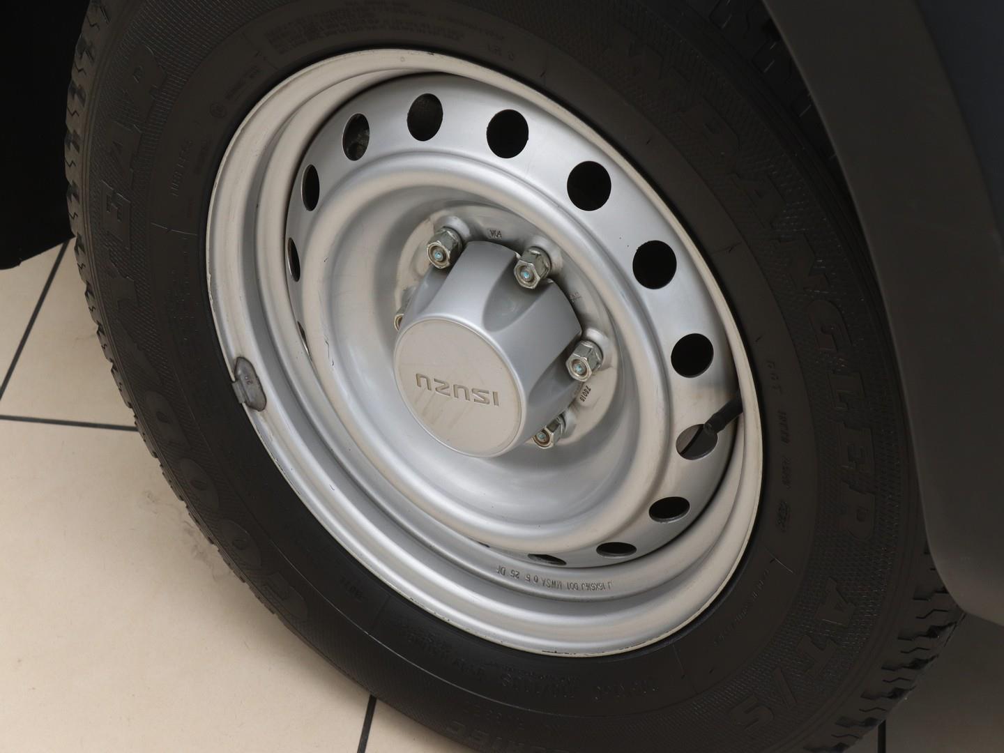 Isuzu D-Max Gen 6 250C Single Cab Fleetside (2025) - Image 6