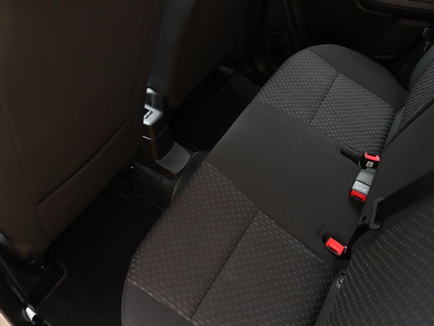 Toyota Vitz 1.0 XR Manual (2025) - Image 14